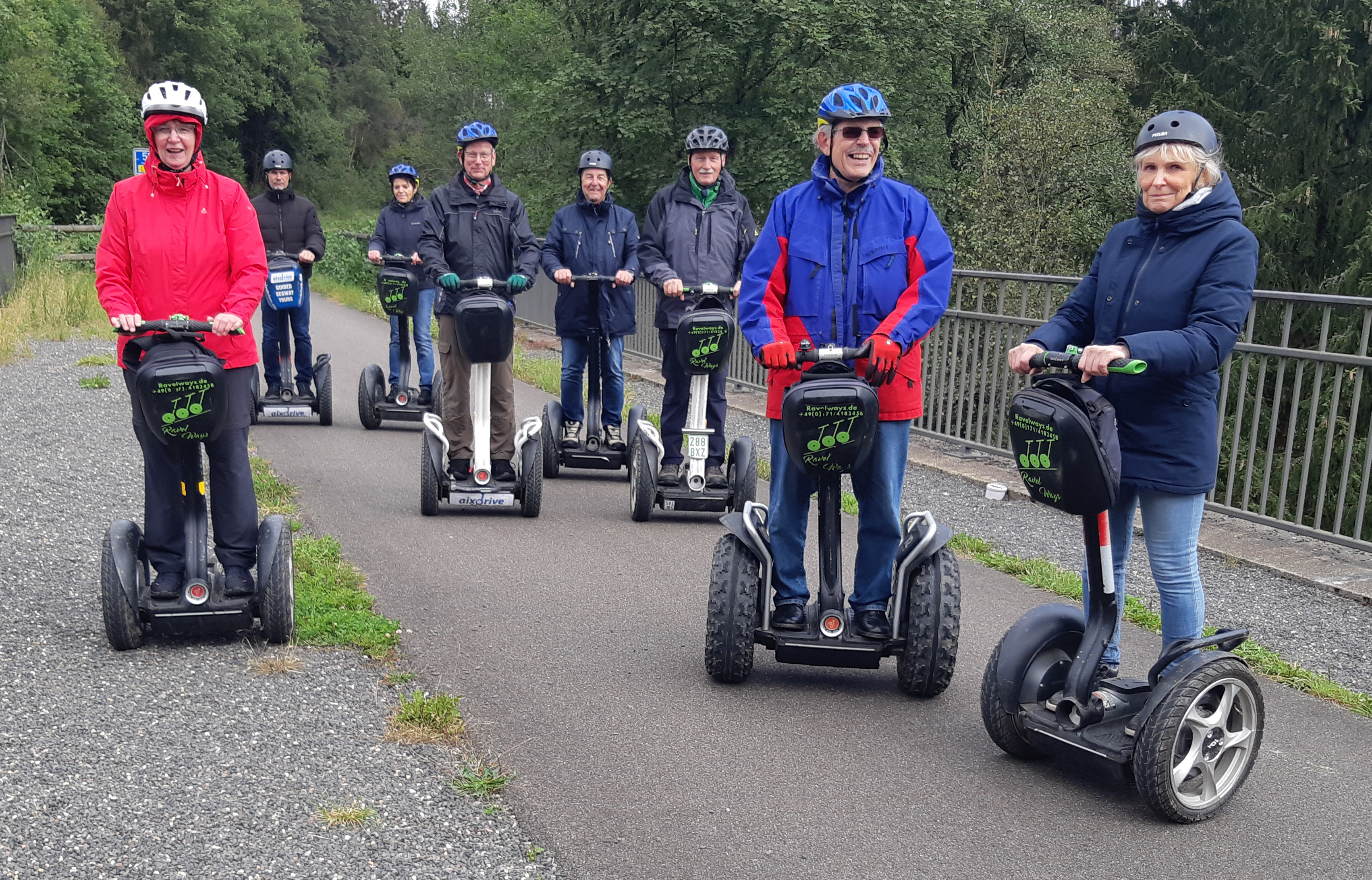 Die Aktivengruppe bei ihrer Segway-Tour rund um Monschau auf ihren Segways